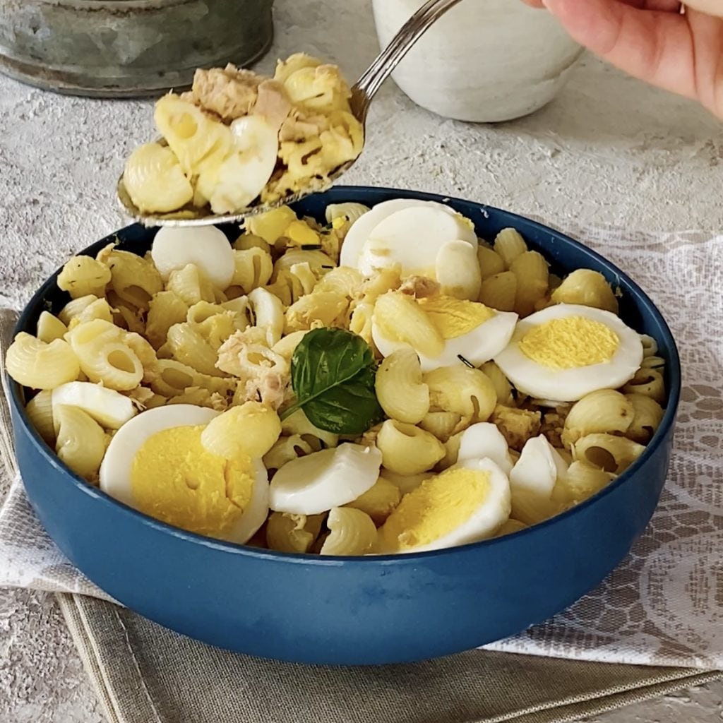 Kalter Nudelsalat mit Thunfisch und Eiern