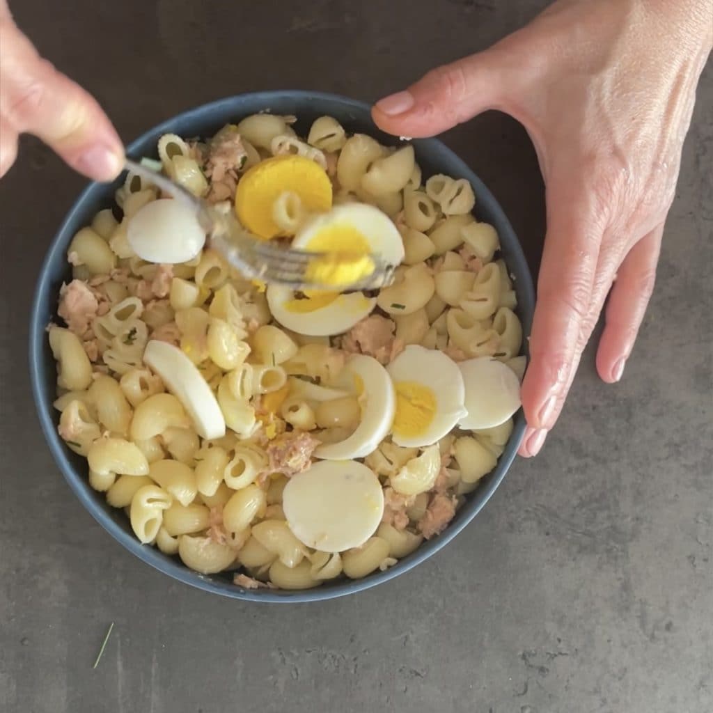 Kalter Nudelsalat mit Thunfisch und Eiern