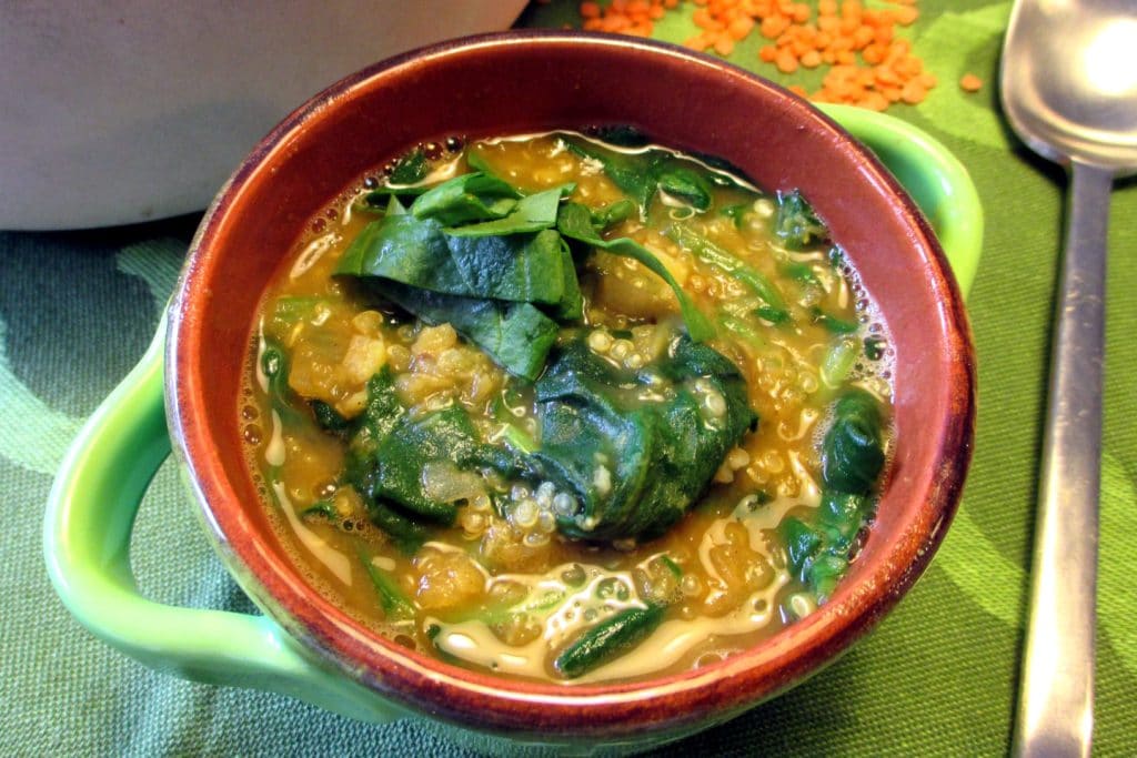 Linsen-Spinat-Quinoa-Suppe, Mangia senza Pancia