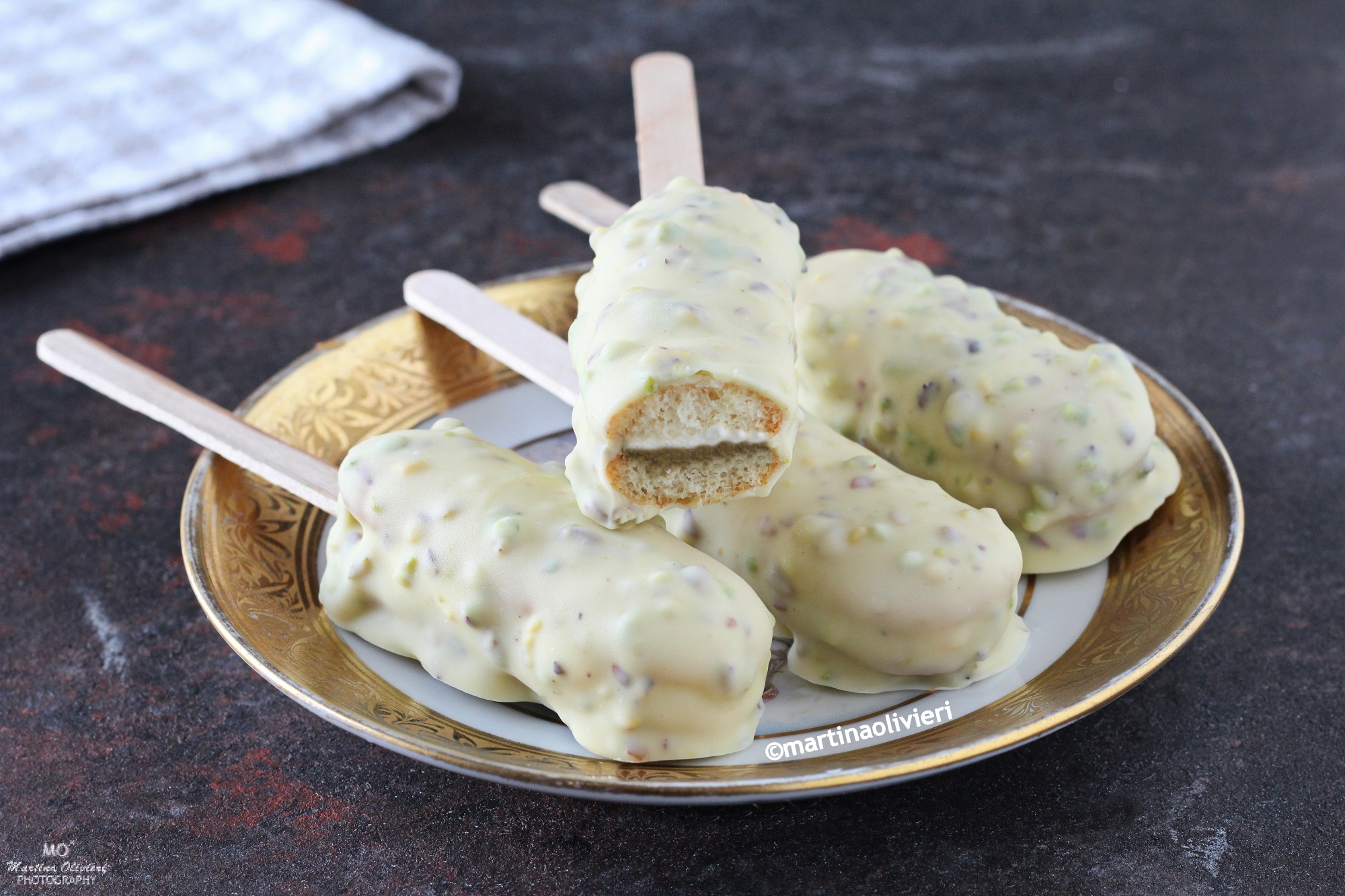 Mini Eis am Stiel mit Pistazie und weißer Schokolade