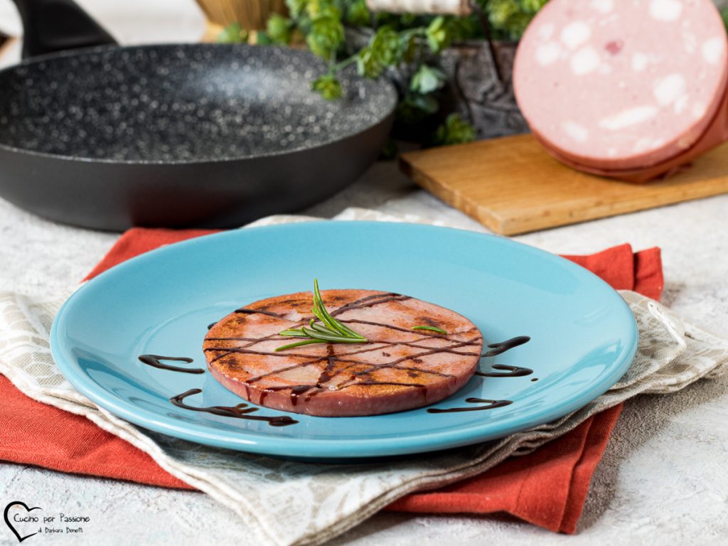 Mortadella in der Pfanne