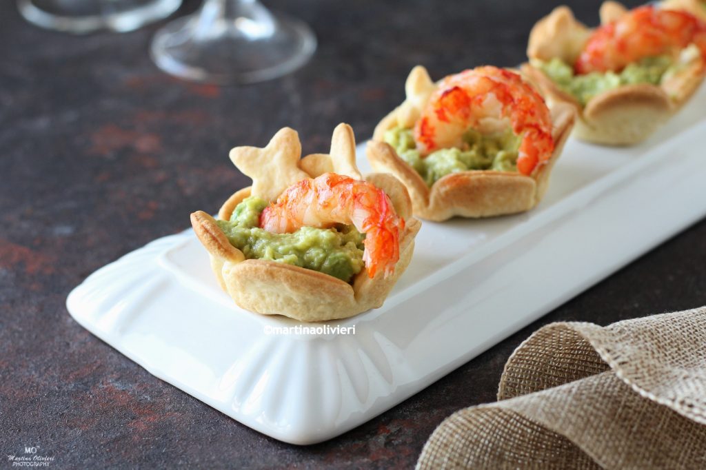 Mürbeteigkörbchen mit Avocado und Garnelen