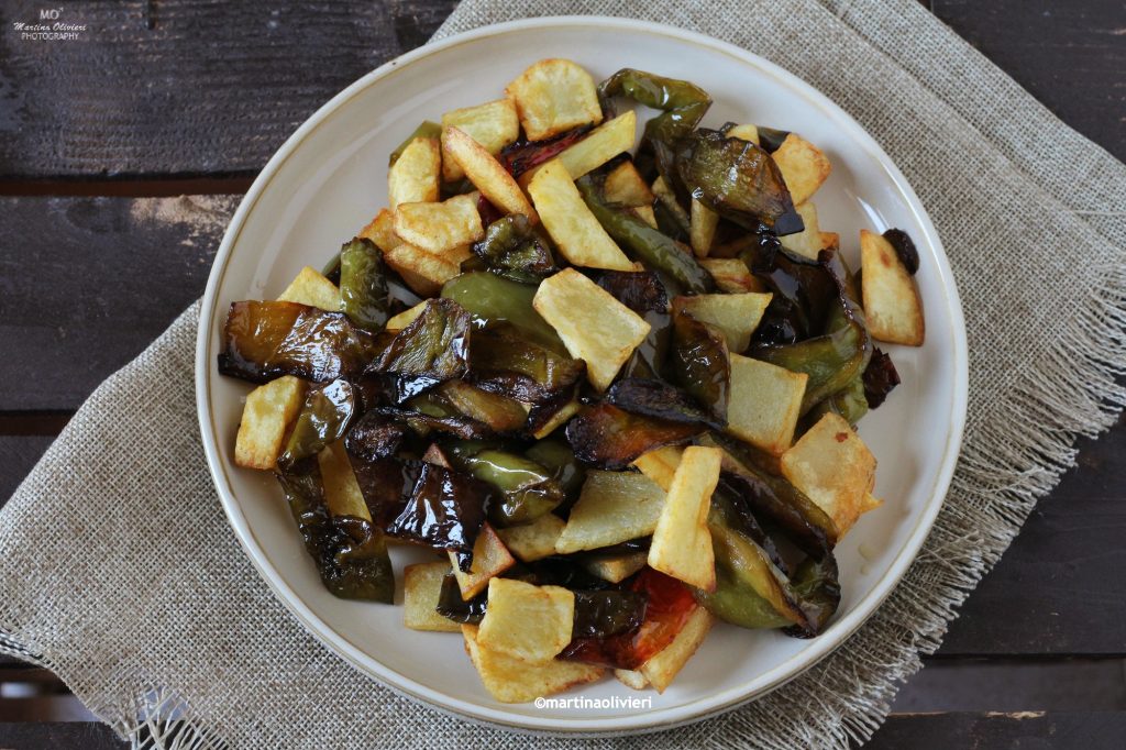 Paprika und Kartoffeln in der Pfanne