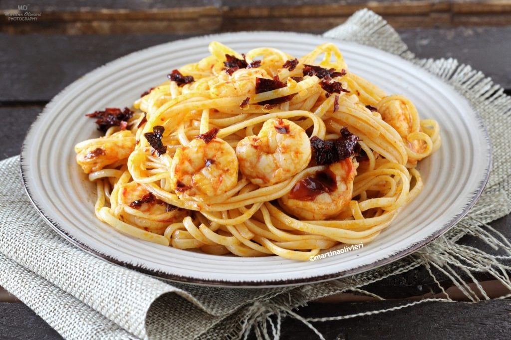 Pasta mit Garnelen und getrockneten Paprika