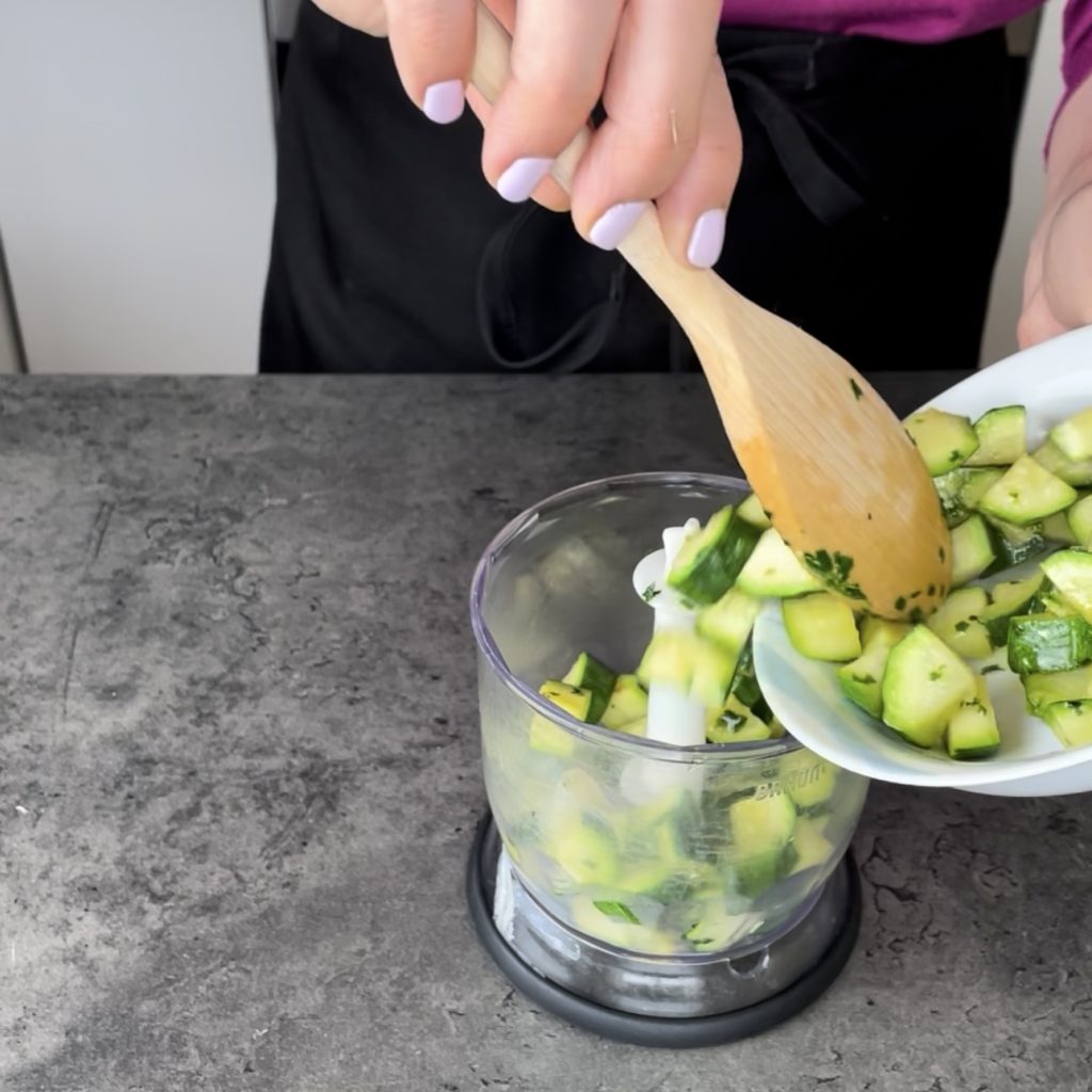 Pasta mit Zucchini und Garnelen