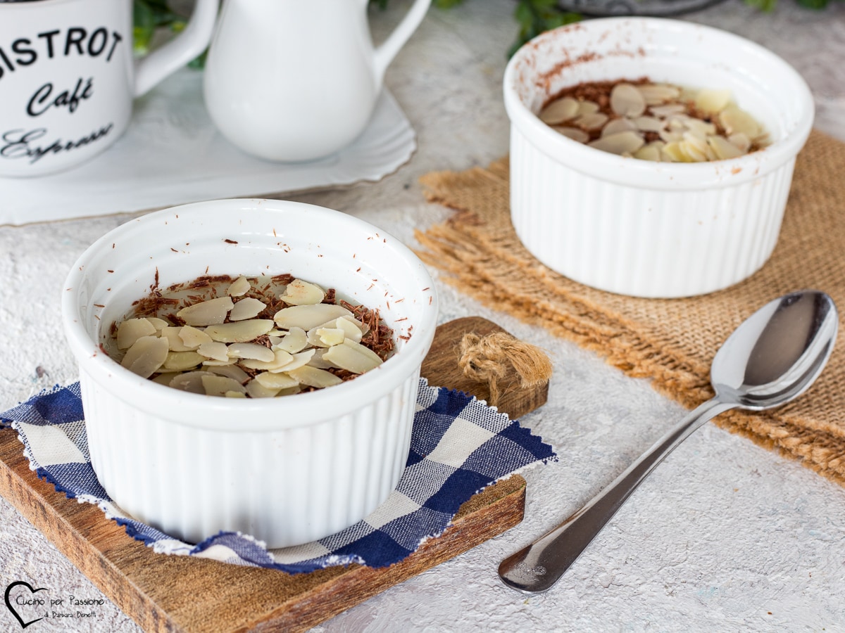 PUDDING MIT MANDELMILCH