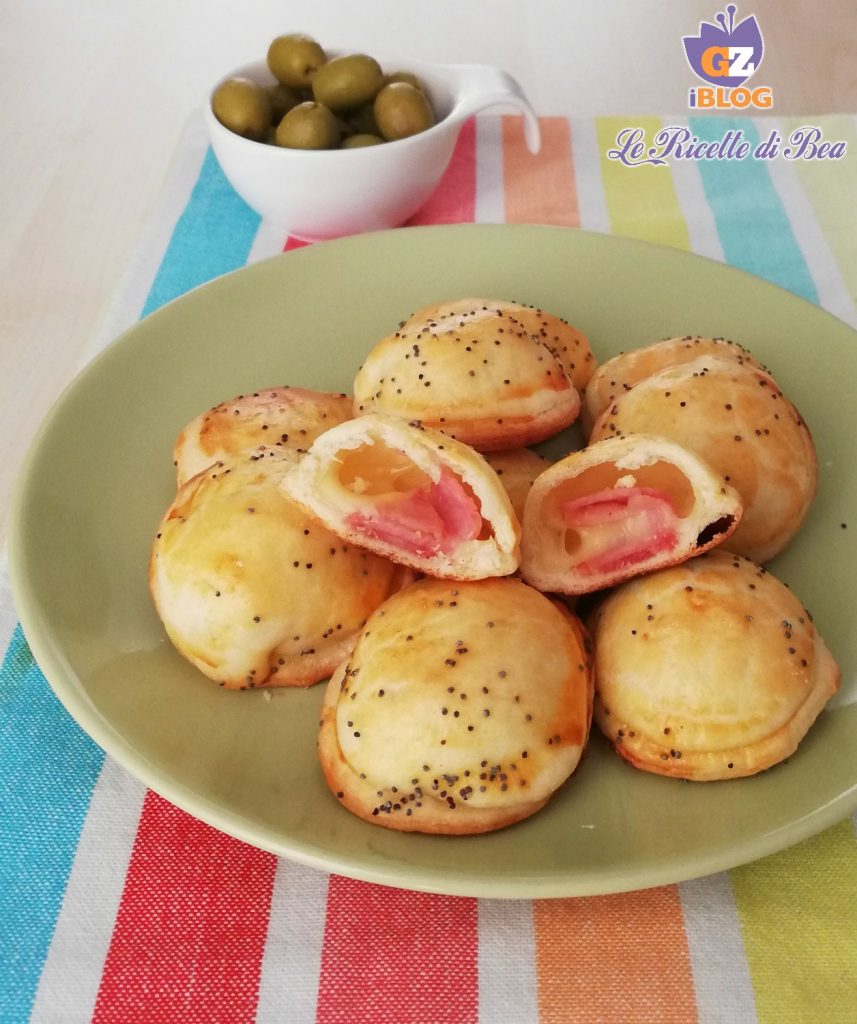Blätterteigtaschen mit Scamorza und Kochschinken