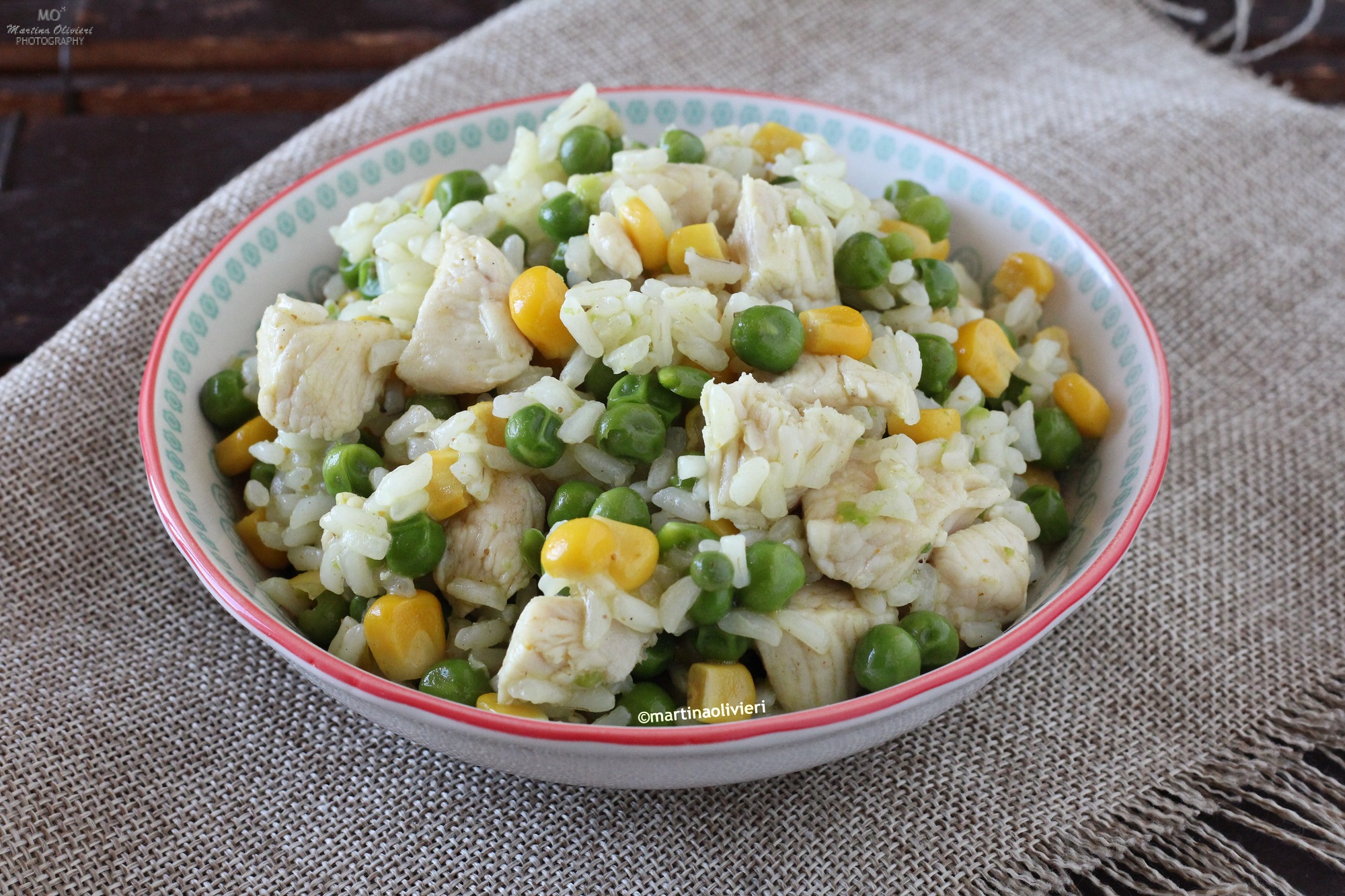 Reis mit Huhn, Erbsen und Mais