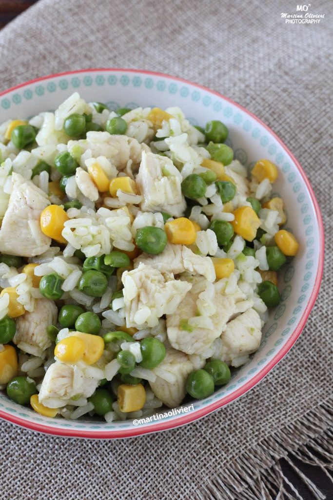 Reis mit Huhn, Erbsen und Mais