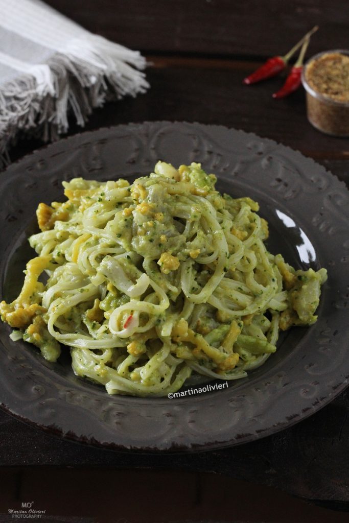 Reisbandnudeln mit Brokkoli und Kokosmilch