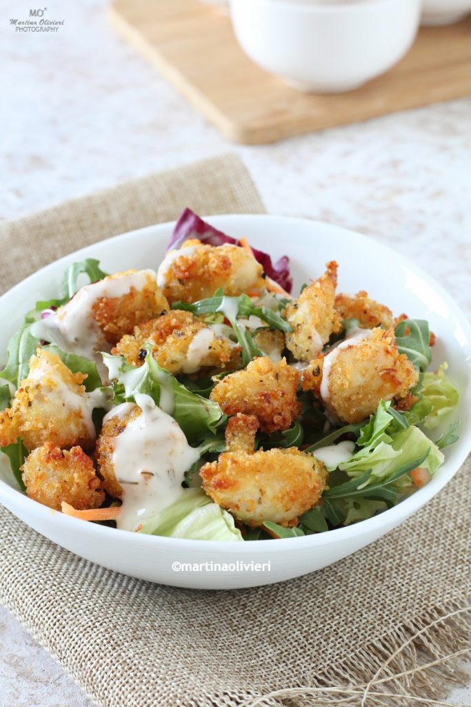 Salat mit knusprigem Hähnchen