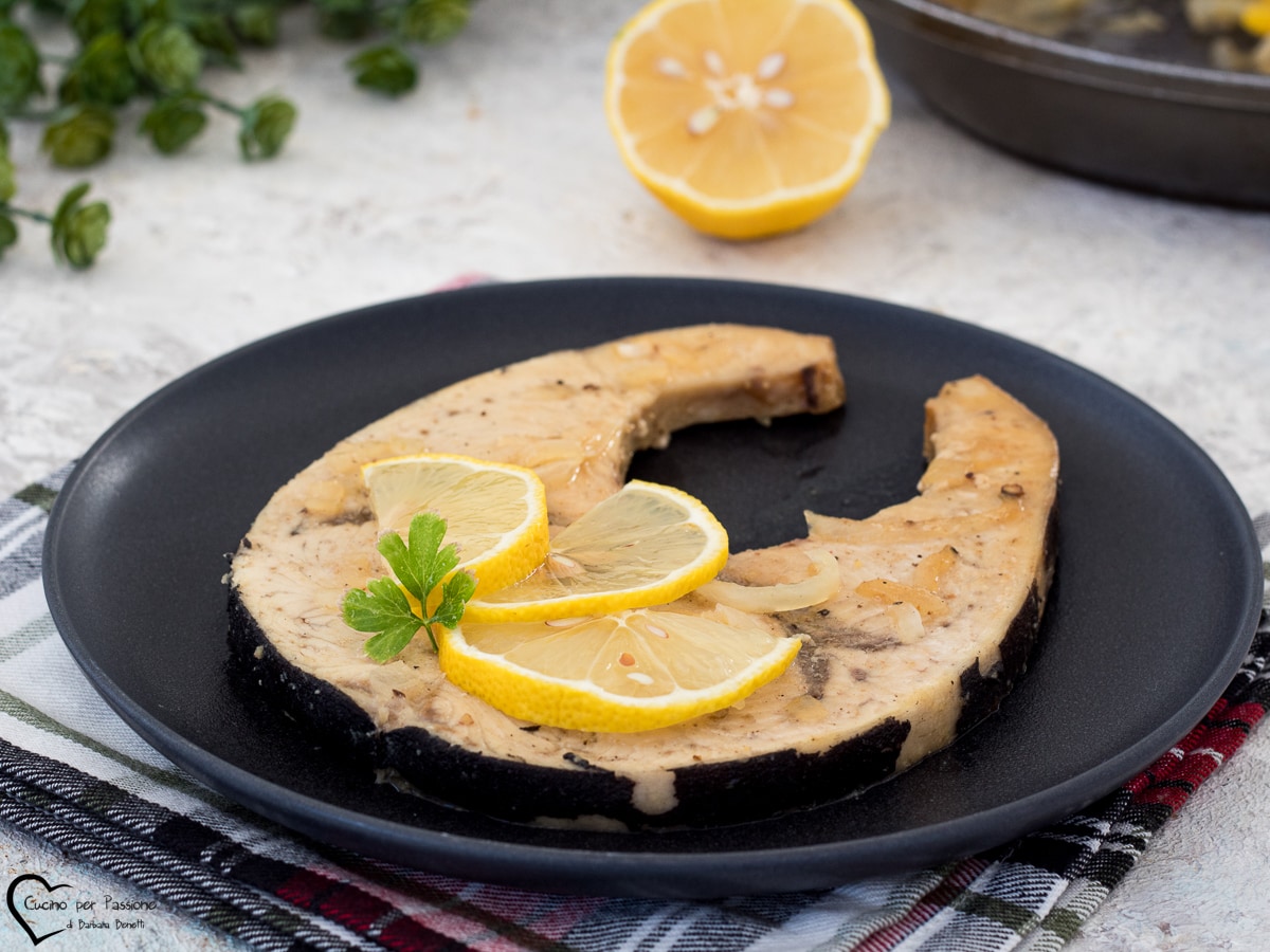 SCHWERTFISCH IN DER PFANNE MIT ZITRONE