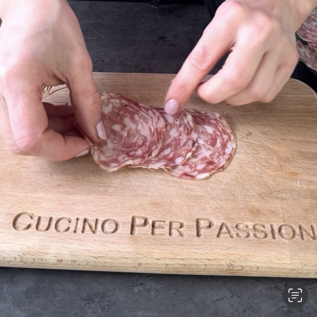 Spiesschen mit Büffelmozzarella und Salami