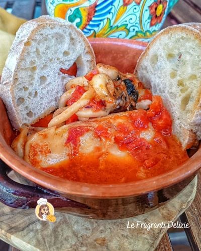 Tintenfische in Tomatensauce