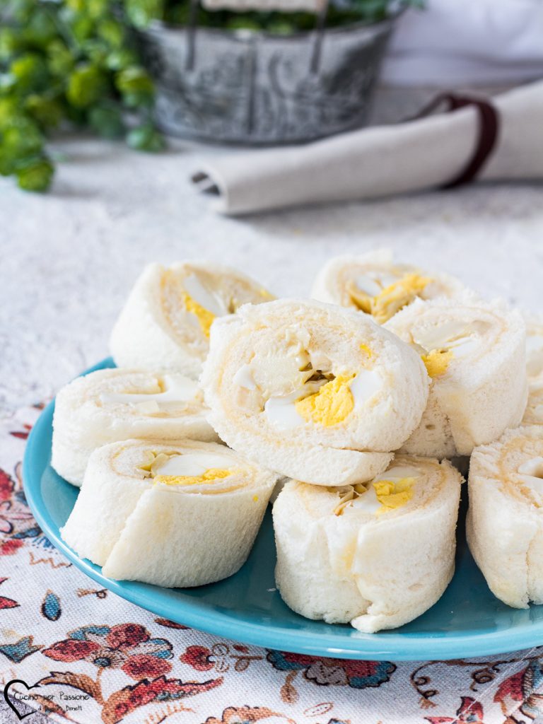 VEGETARISCHE SANDWICH-ROULADEN mit Eiern und Artischockenherzen