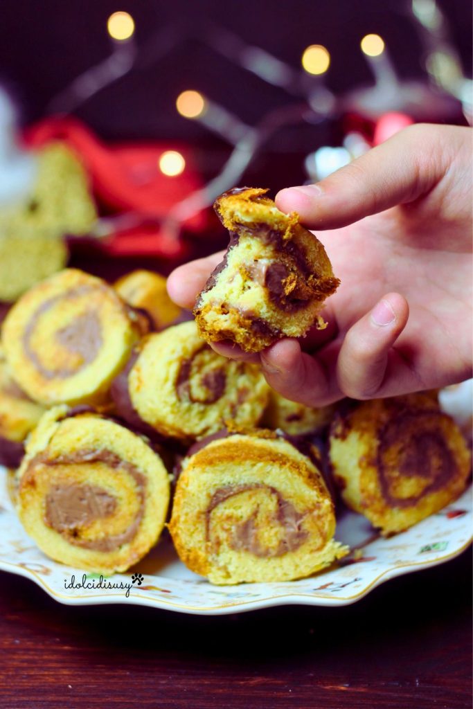 Pandoroschnecken mit Mascarpone und Nutella, einfache und leckere weihnachtliche Süßigkeiten, perfekt um übriggebliebenen Pandoro zu verwerten
