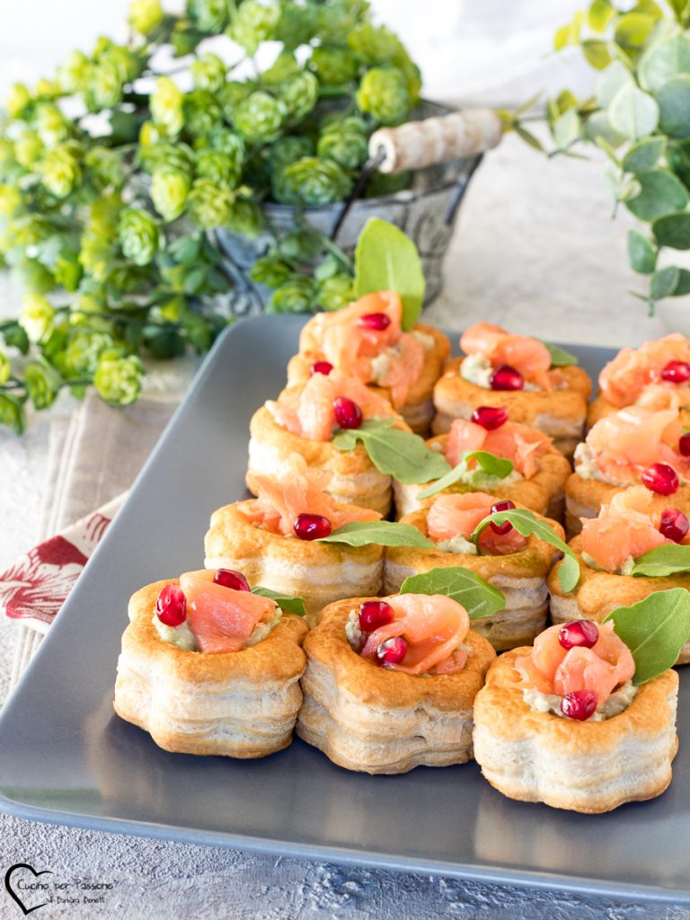 Vol au vent mit Lachs und Avocado