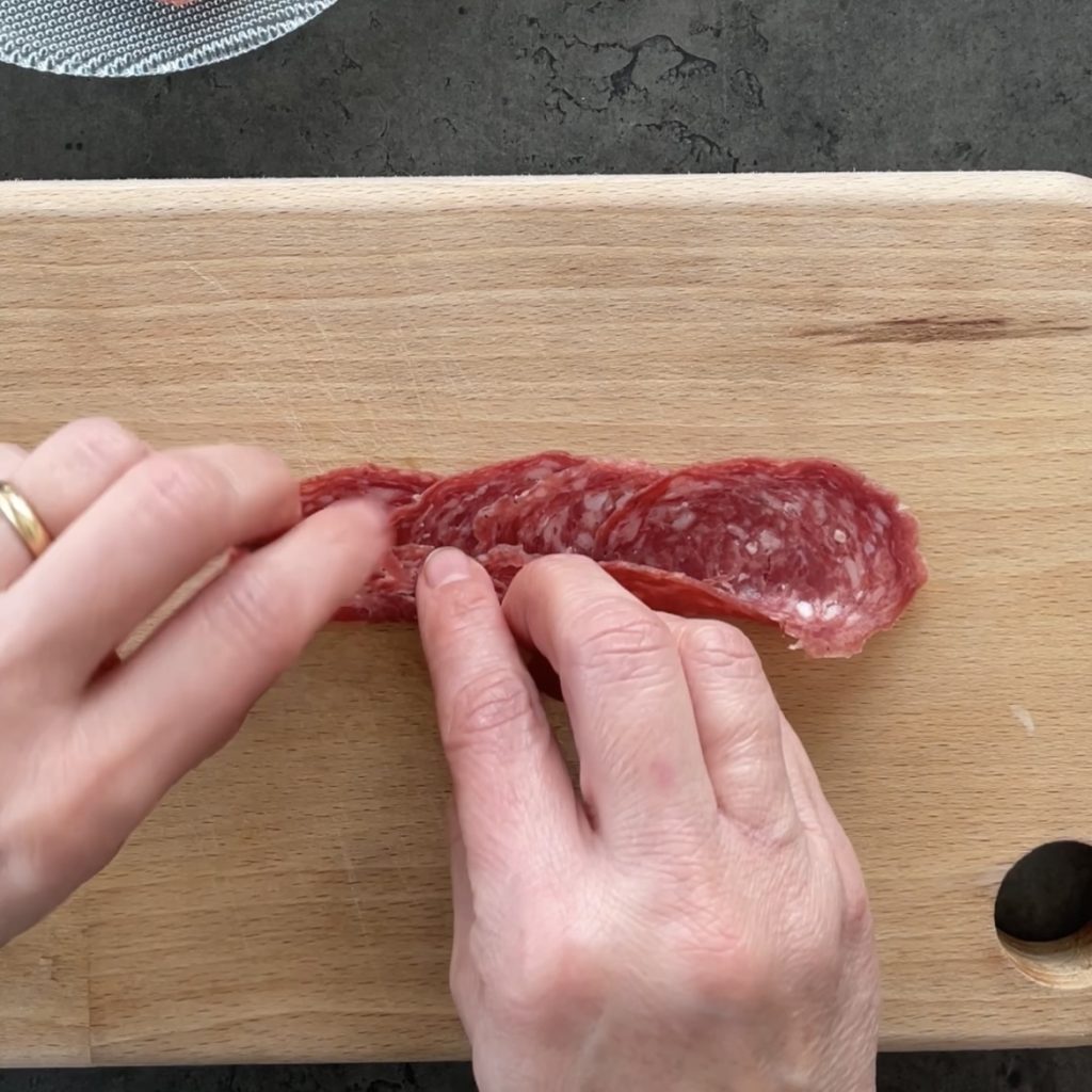 Vorspeise mit Käse und Rehsalami