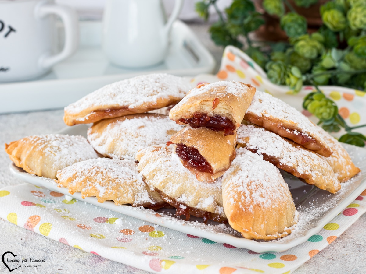 WEICHE GEFÜLLTE KEKSE TRADITIONELLE VENETISCHE Karnevals-Süßigkeiten Ravioli