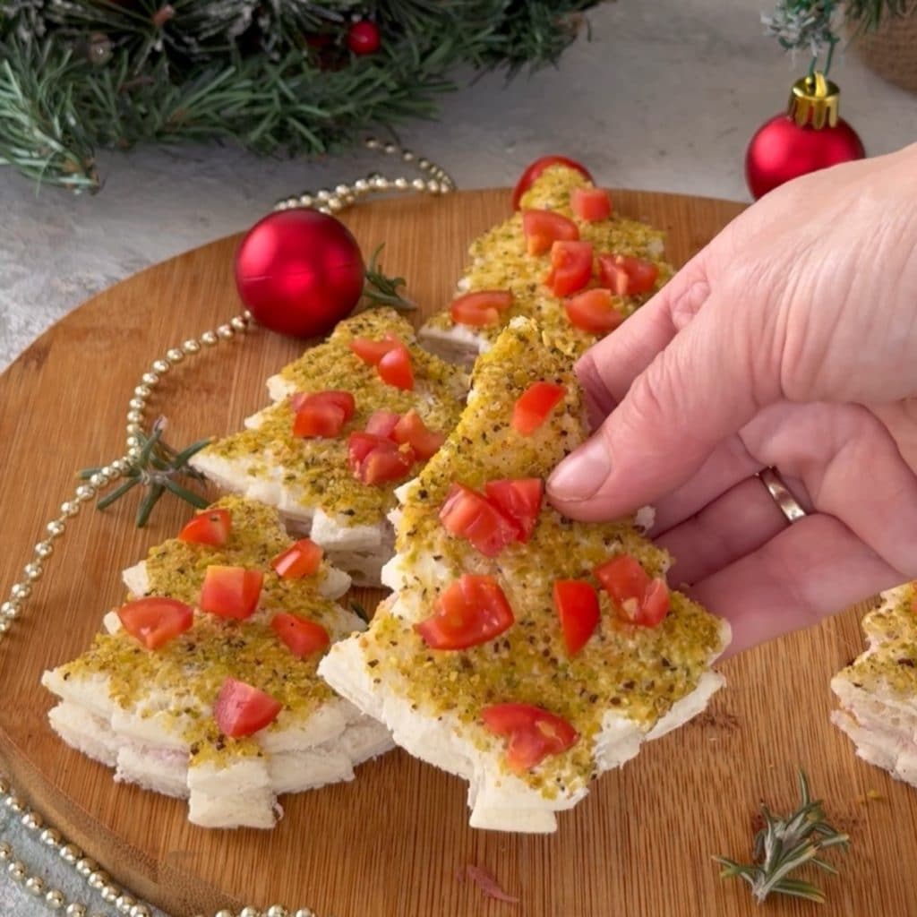 Weihnachts-Sandwiches mit Schinken