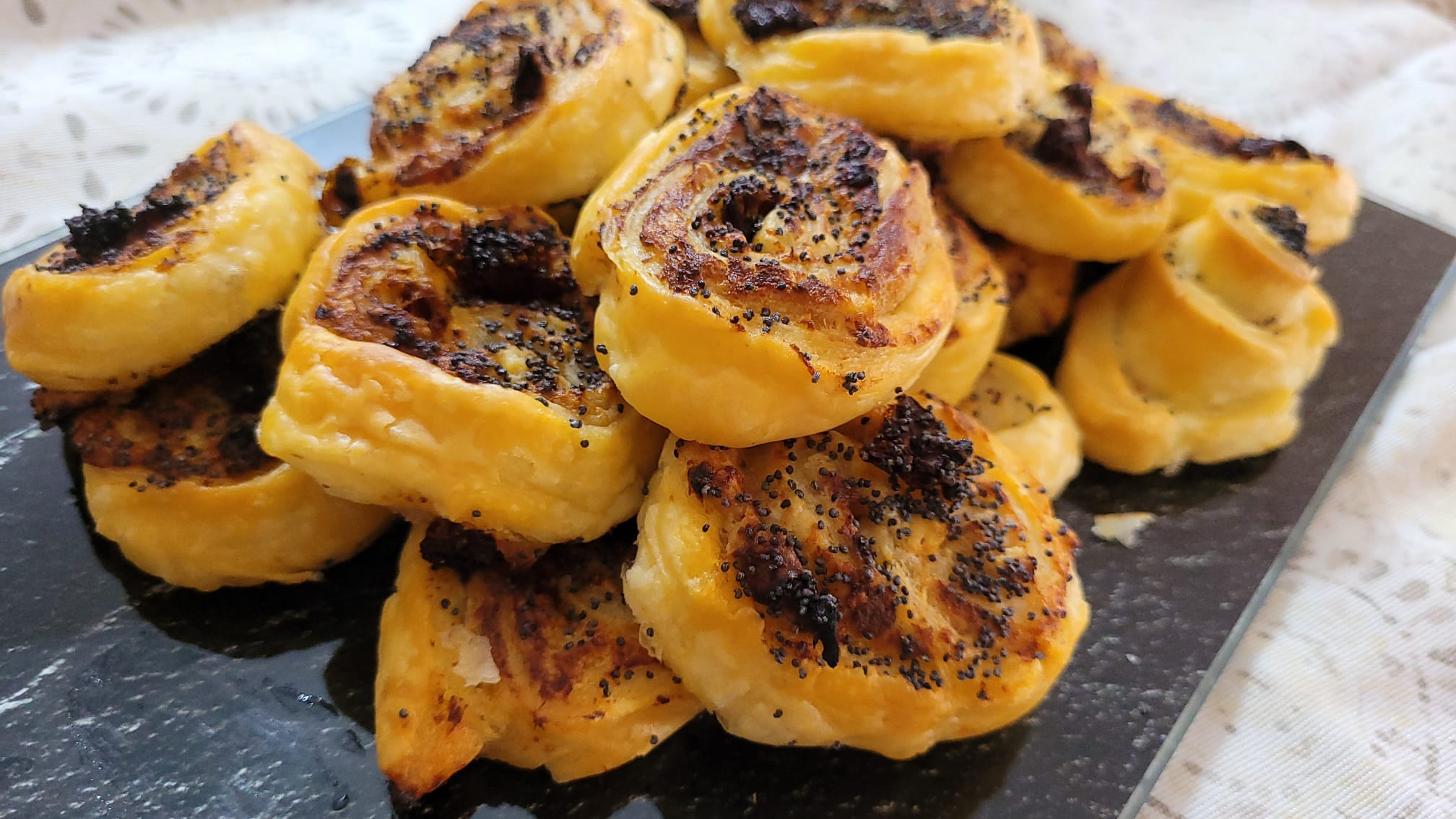 Blätterteig-Schnecken im Heißluftfritteuse
