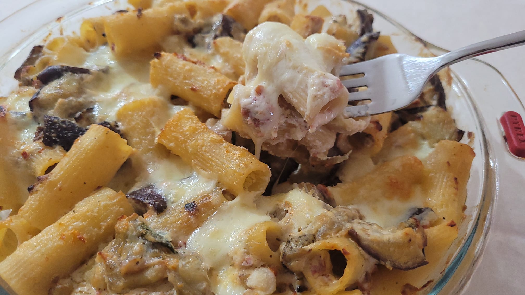 Rigatoni mit Auberginen und Ricotta aus der Heißluftfritteuse