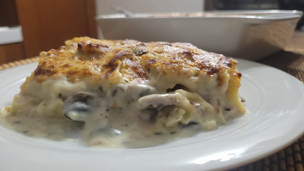Lasagne mit Wurst und Pilzen