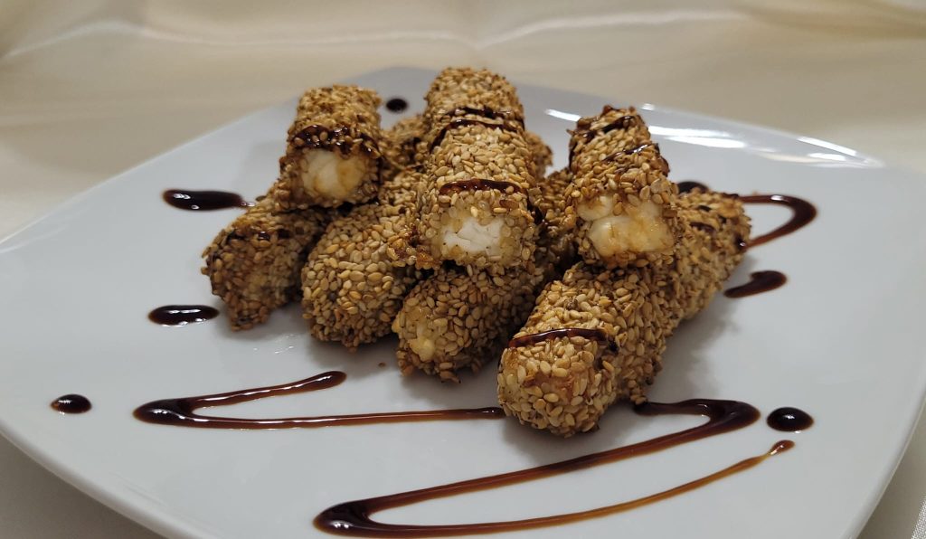 Sesam-Feta-Sticks in der Heißluftfritteuse