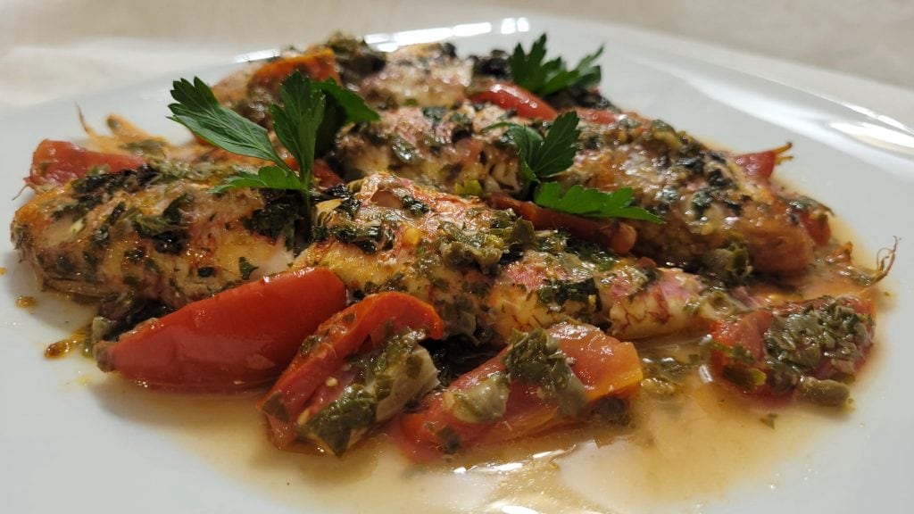 Rotbarben in Tomatensoße in der Heißluftfritteuse