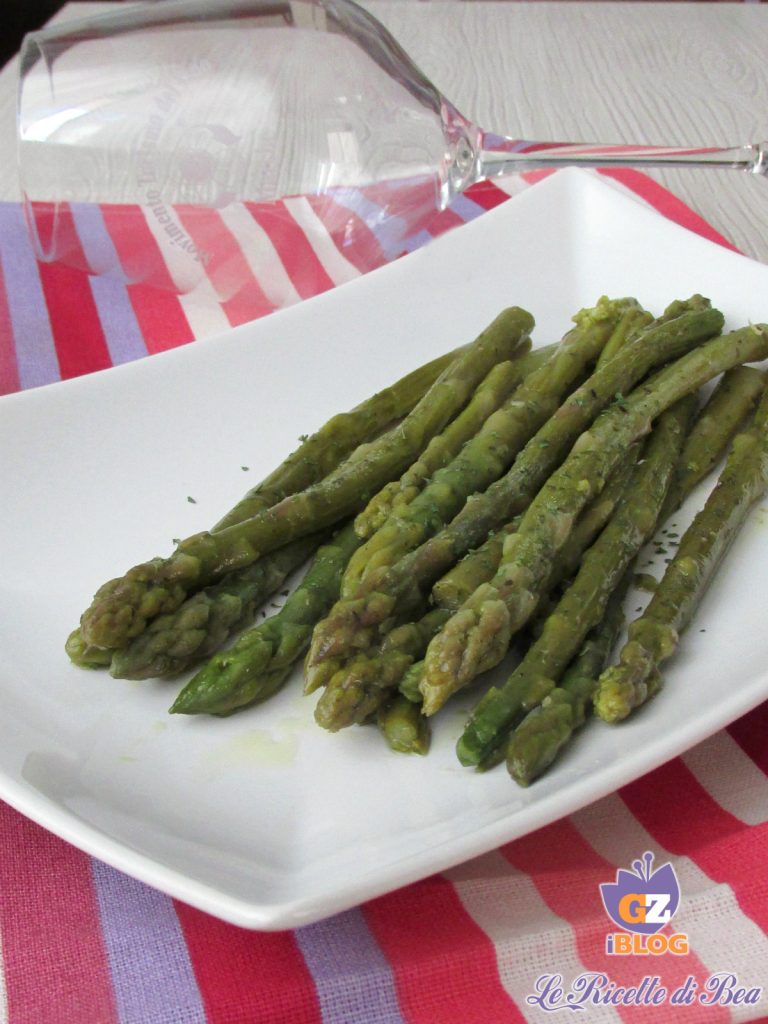 Würzige Spargel in der Pfanne