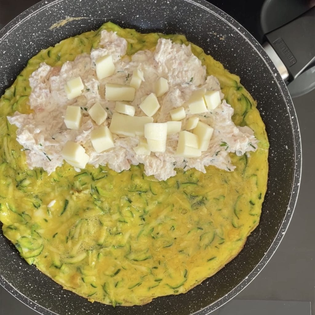 Zucchini-Omelette gefüllt mit Thunfisch