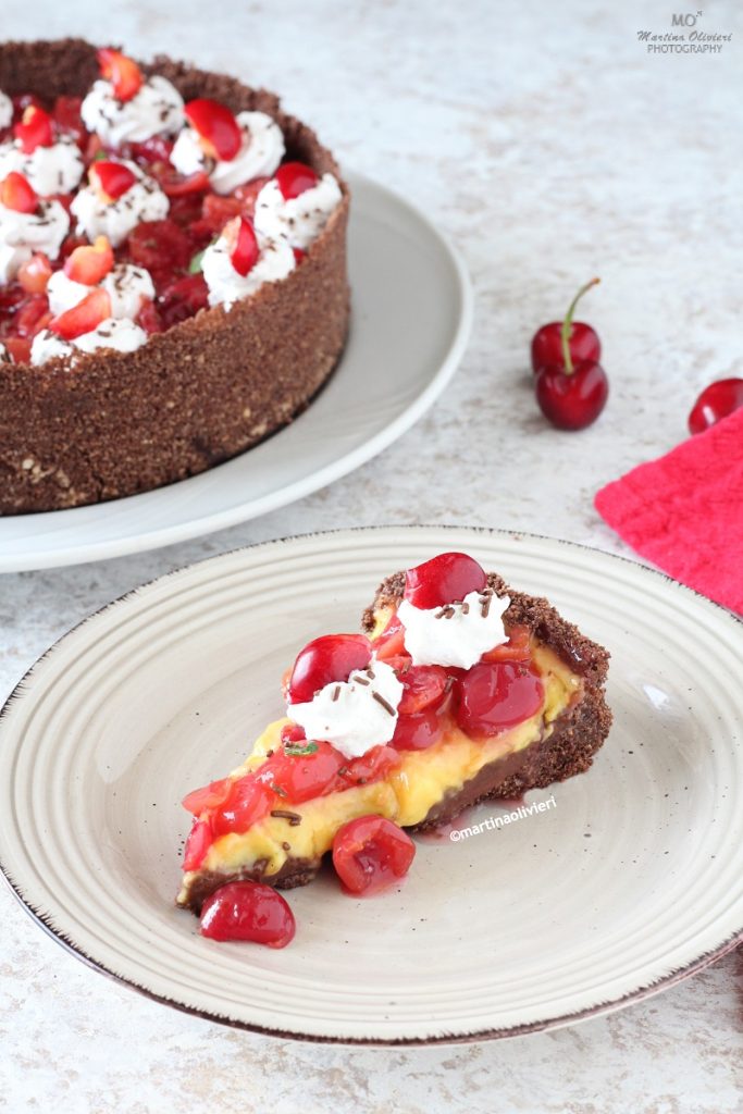 Zweifarbiger Kuchen mit Kirschen ohne Backen