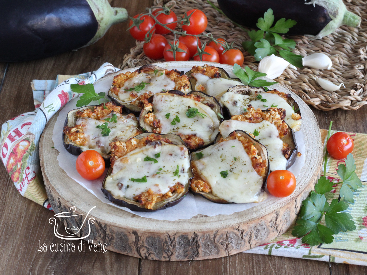 AUBERGINEN-PIZZETTEN AUS DEM OFEN
