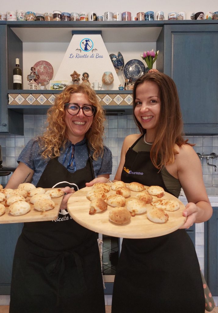 bea und isa in der küche