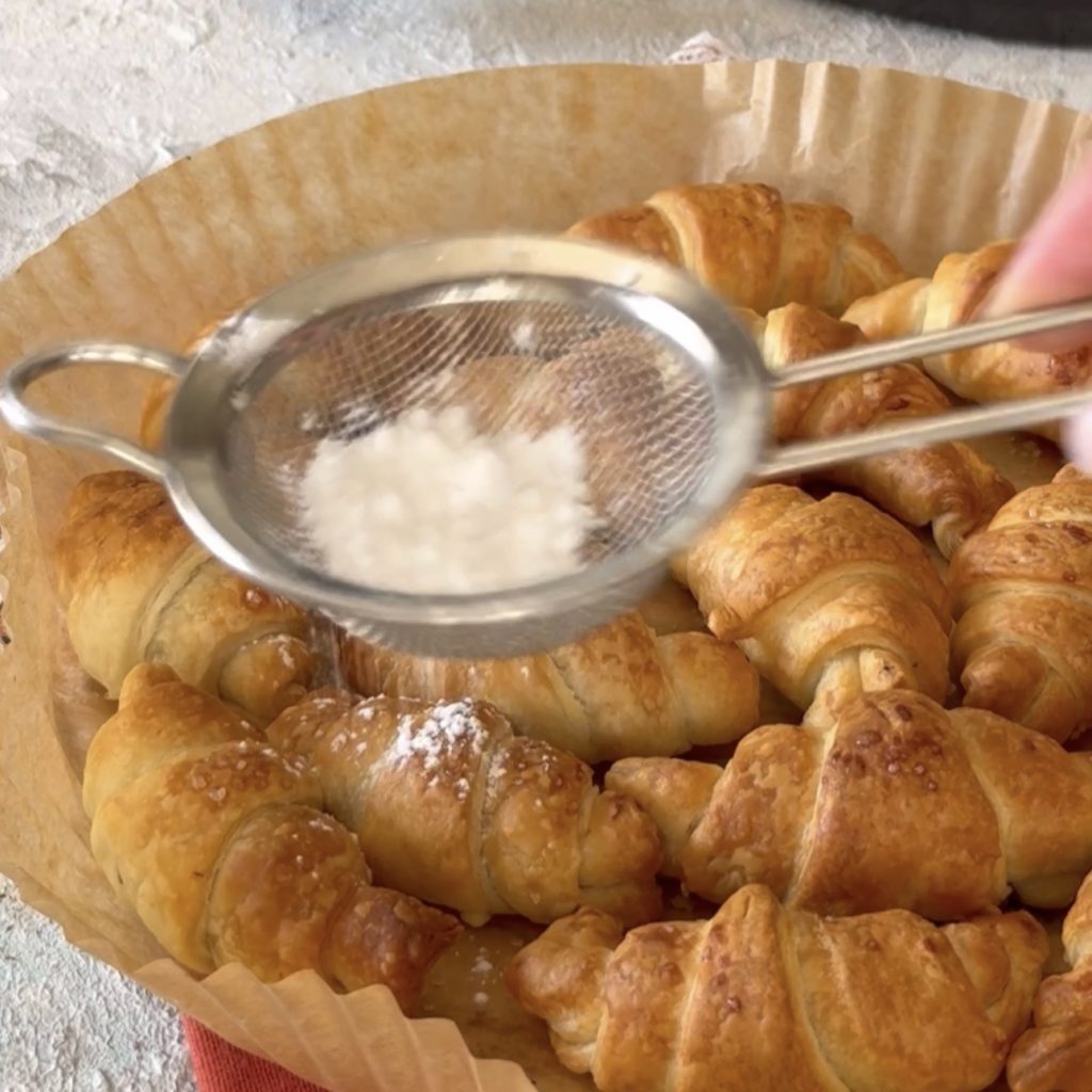 Blätterteighörnchen mit Nutella in der Luftfritteuse