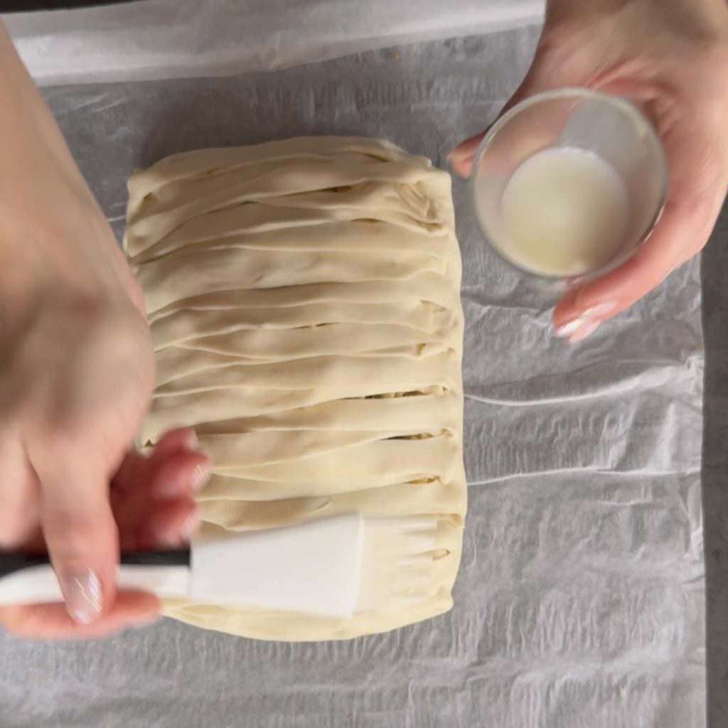 blätterteigrolle mit äpfeln und marmelade