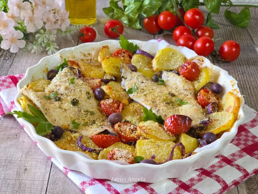 Doradenfilets mit gratinierten Kartoffeln und Kirschtomaten.
