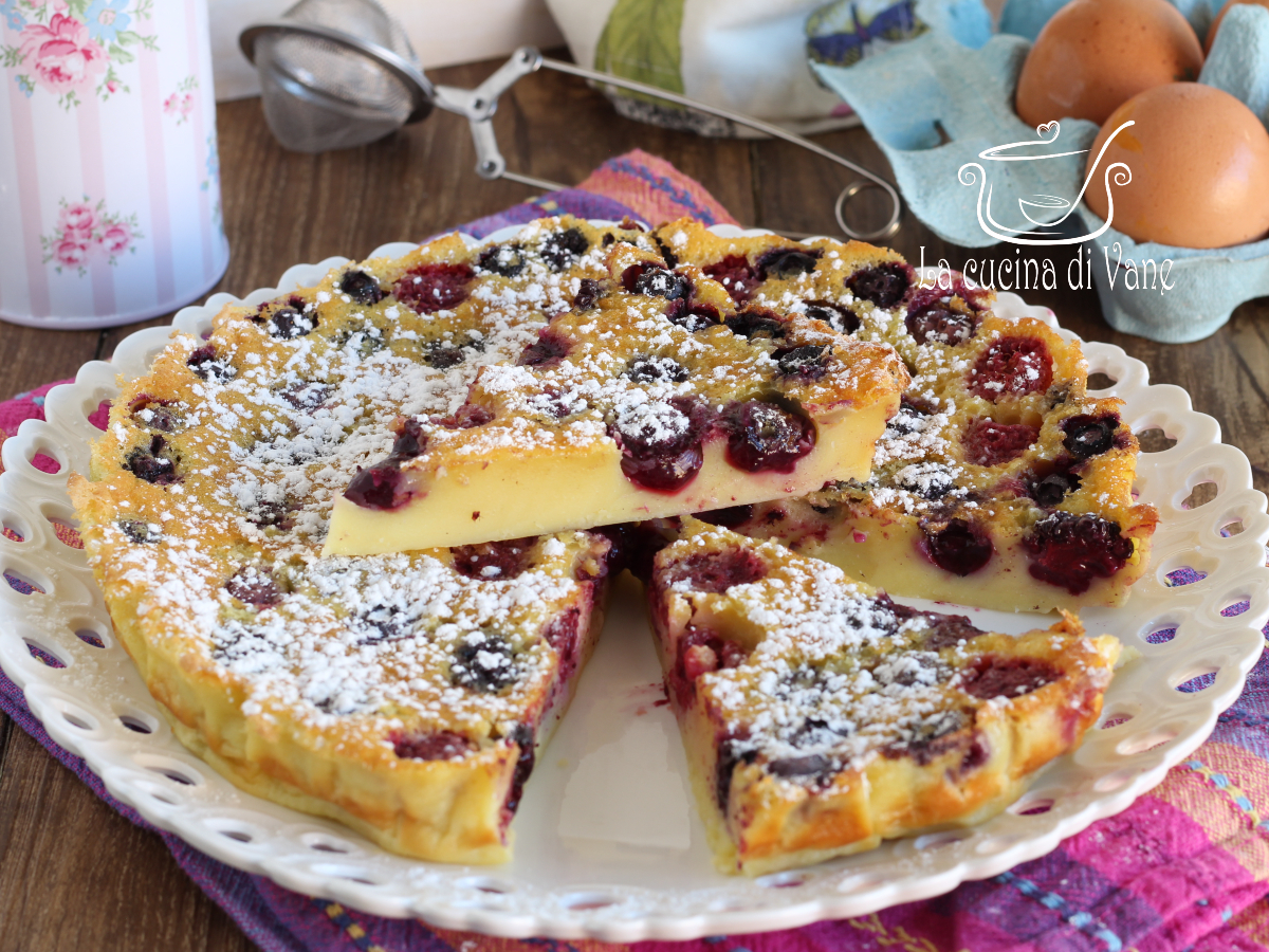 CLAFOUTIS MIT WALDBEEREN
