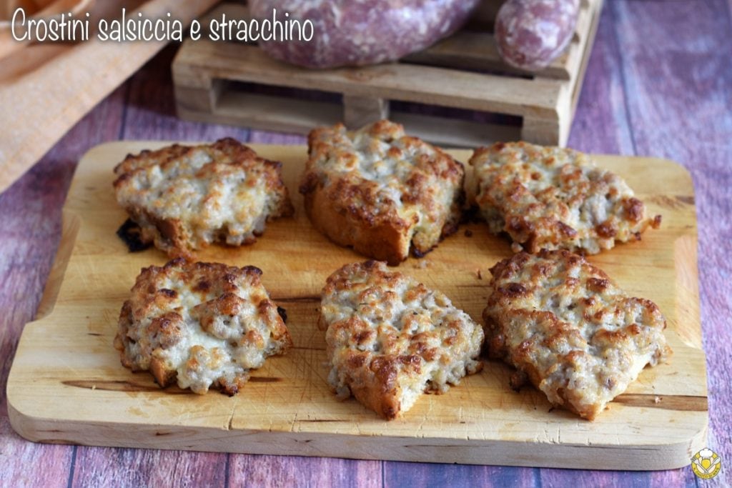 crostini salsiccia e stracchino antipasto veloce economico bruschette gustose ricetta toscana il chicco di mais