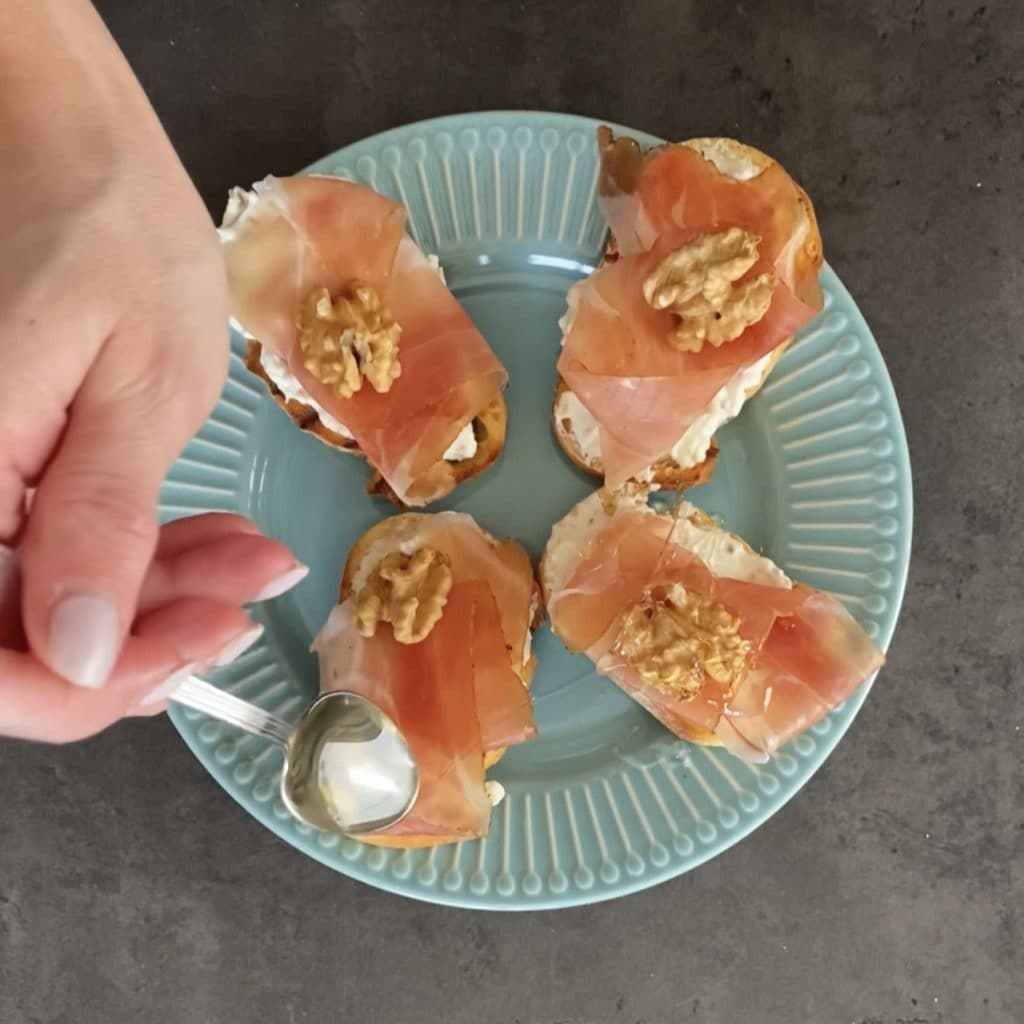 crostini philadelphia und speck