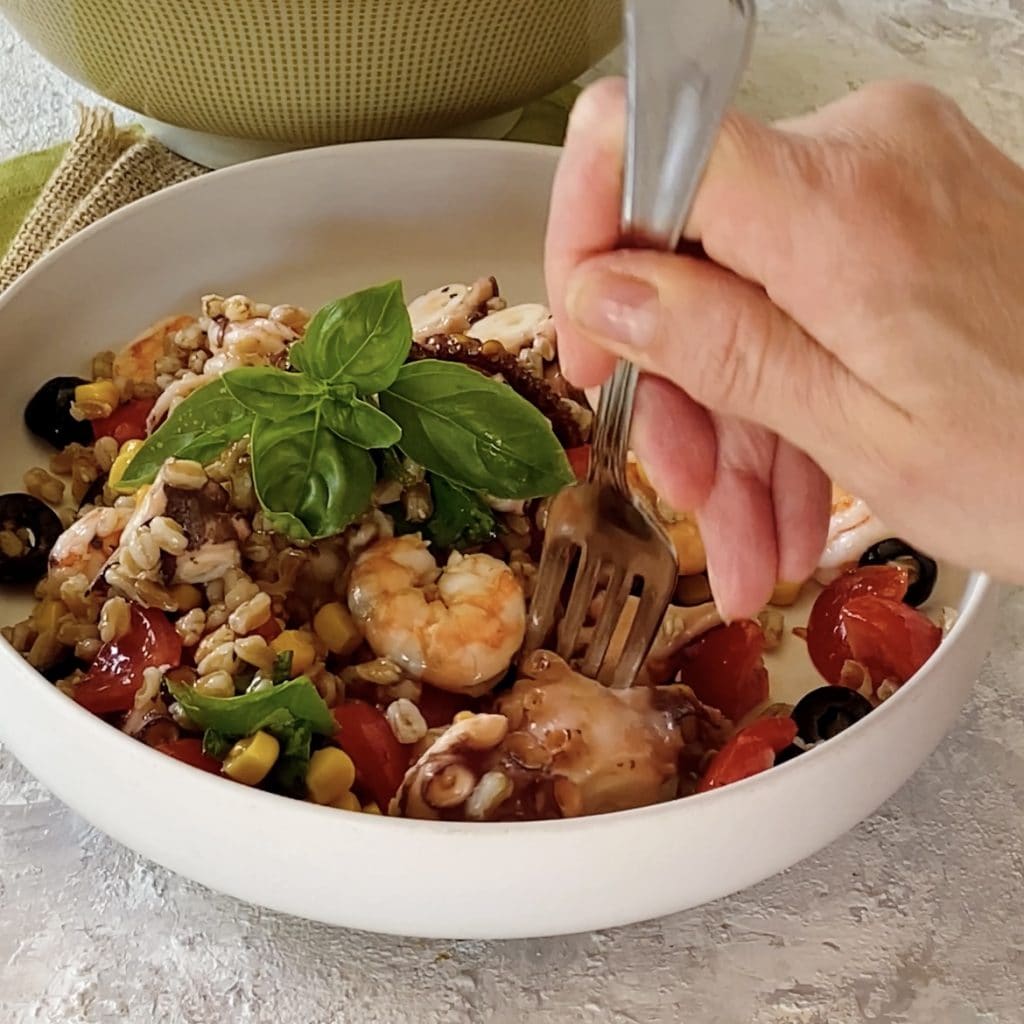 Dinkel-Salat mit Garnelen