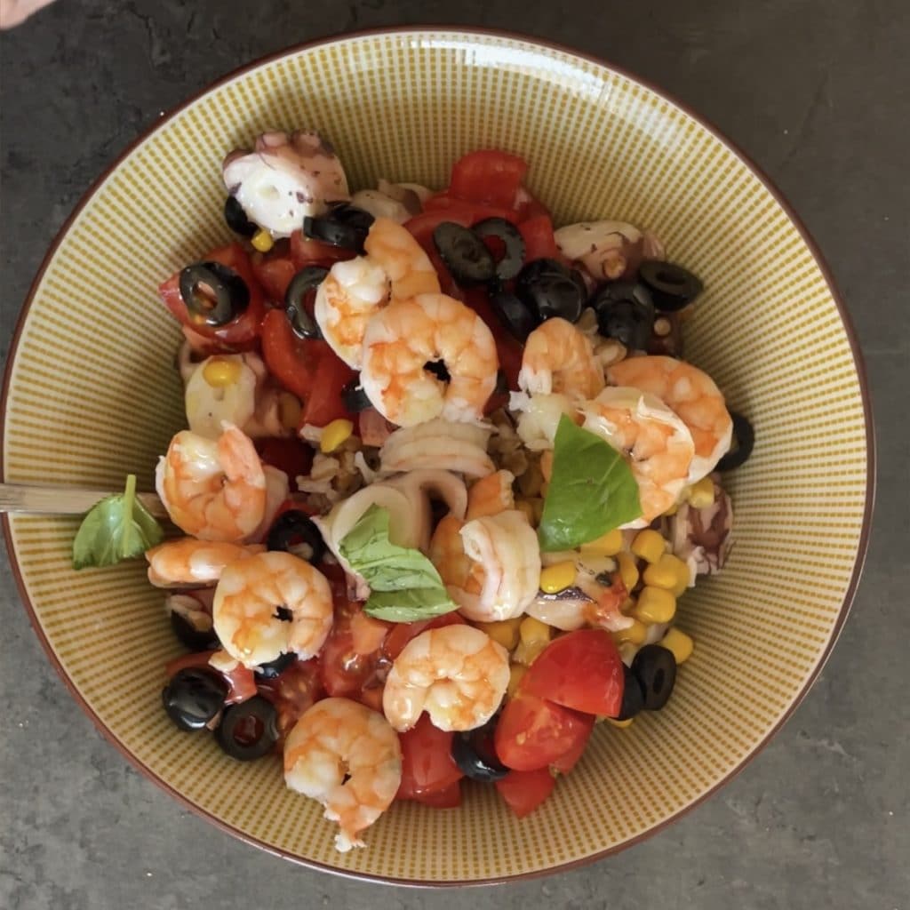 Dinkel-Salat mit Garnelen