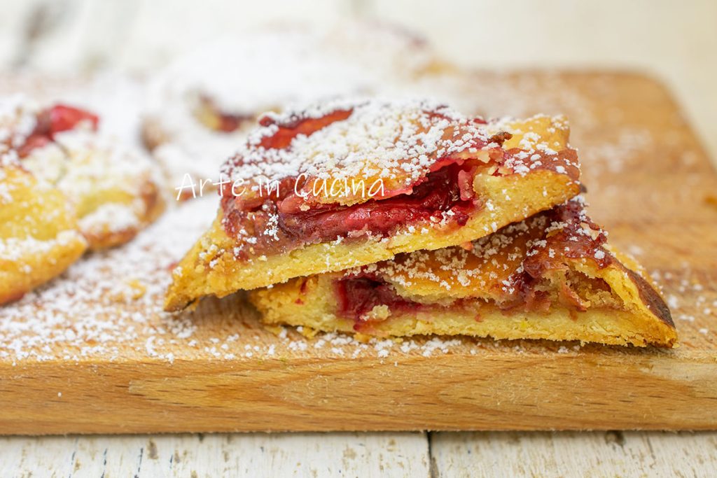 ERDBEER-TARTES mit Schokolade