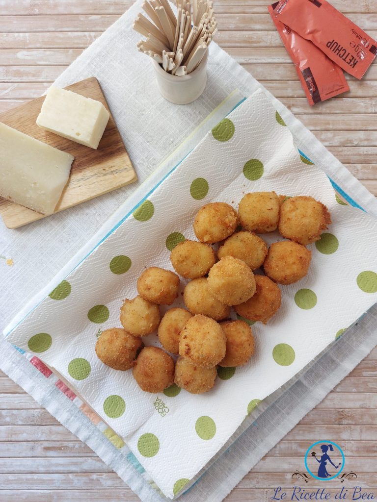 frittierte Kartoffel-Käse-Bällchen