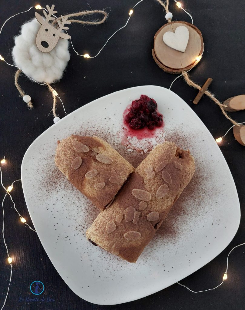 Mit Vanillecreme gefüllter Pandoro-Rolle