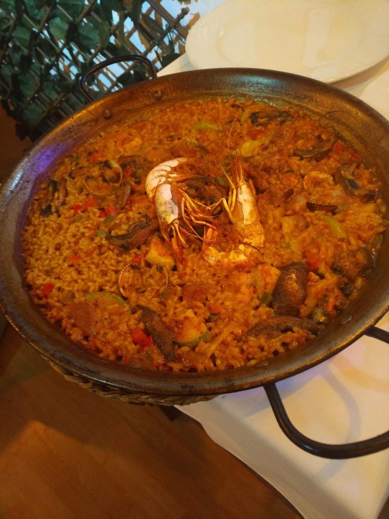 gemischte katalanische Paella