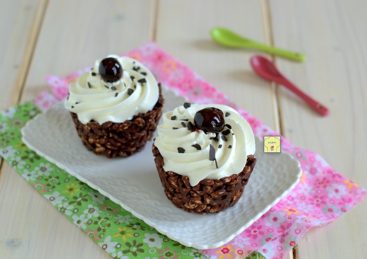 Gepuffte Reiskörbchen mit schlauem Eis