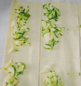 Blätterteig-Schleifen herzhaft gefüllt mit Zucchini