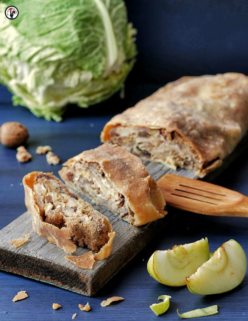 Herzhafter Apfelstrudel mit Wirsing, Walnüssen und Camembert