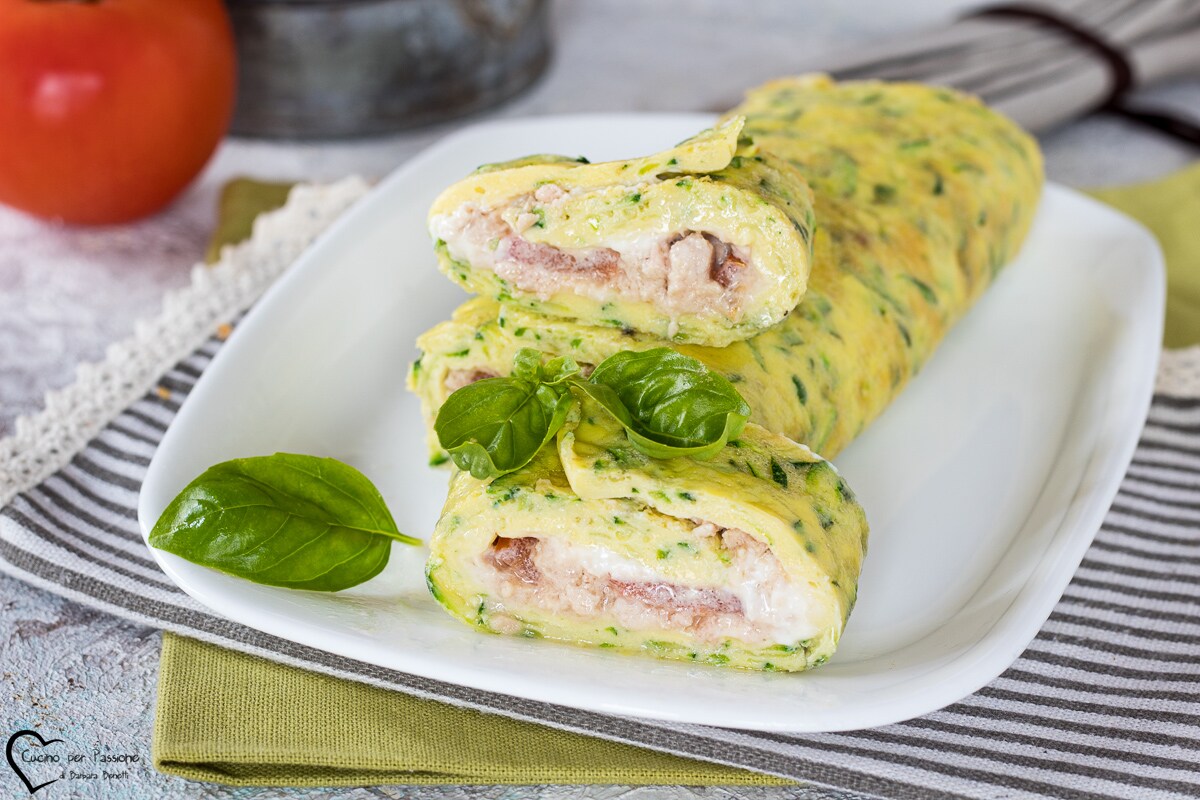 KALTE OMELETTE-ROLLE MIT THUNFISCH